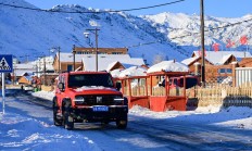 爱游戏体育下载:雪上有金山——可可托海的冬季跃迁